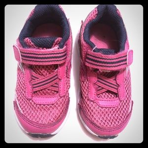 Saucony pink girls sneakers